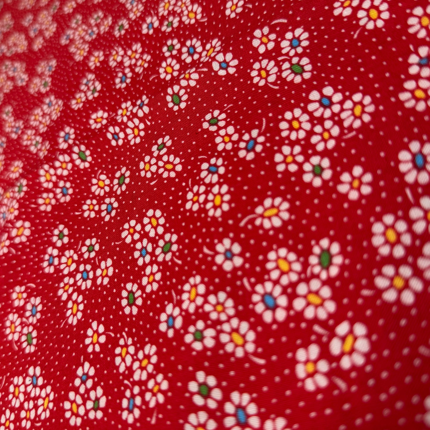 3 2/3 Yds x 44" Red White Daisy Jo-Ann Cotton Fabric
