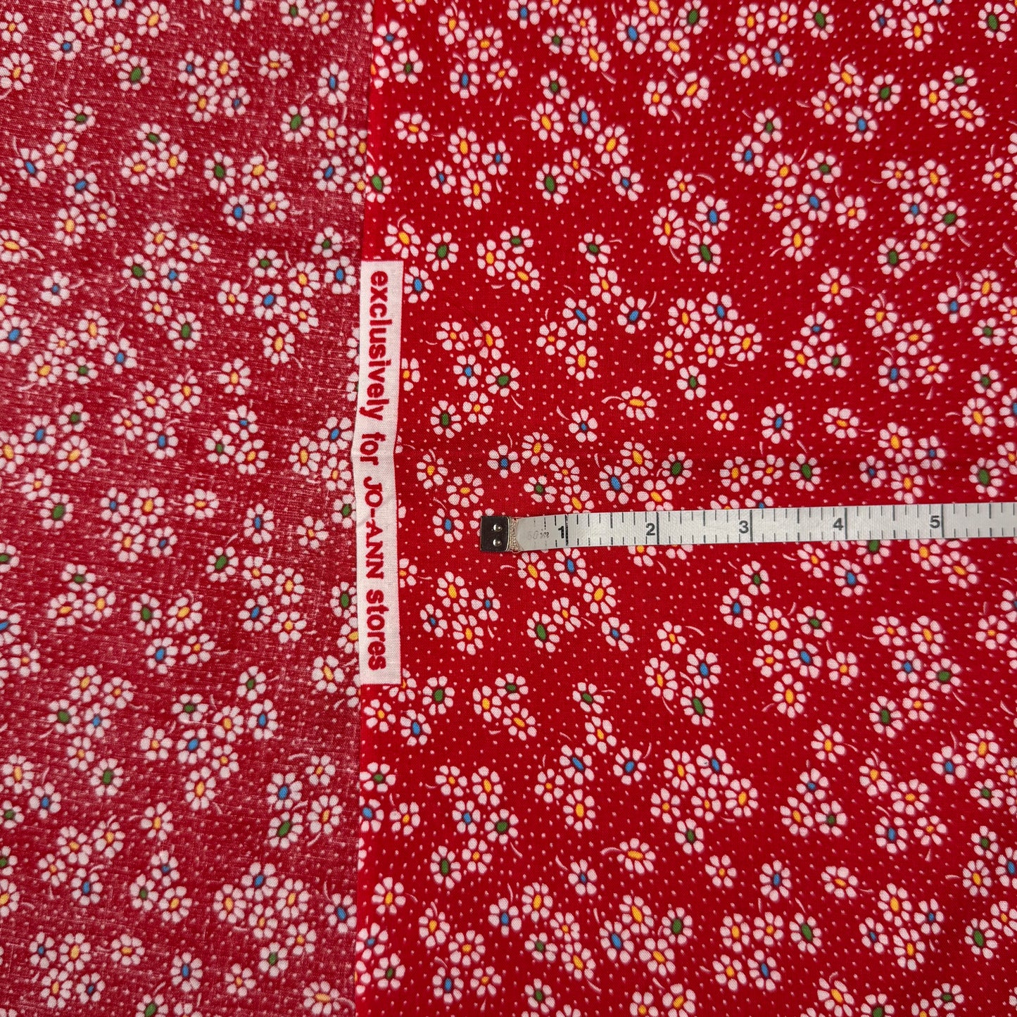 3 2/3 Yds x 44" Red White Daisy Jo-Ann Cotton Fabric