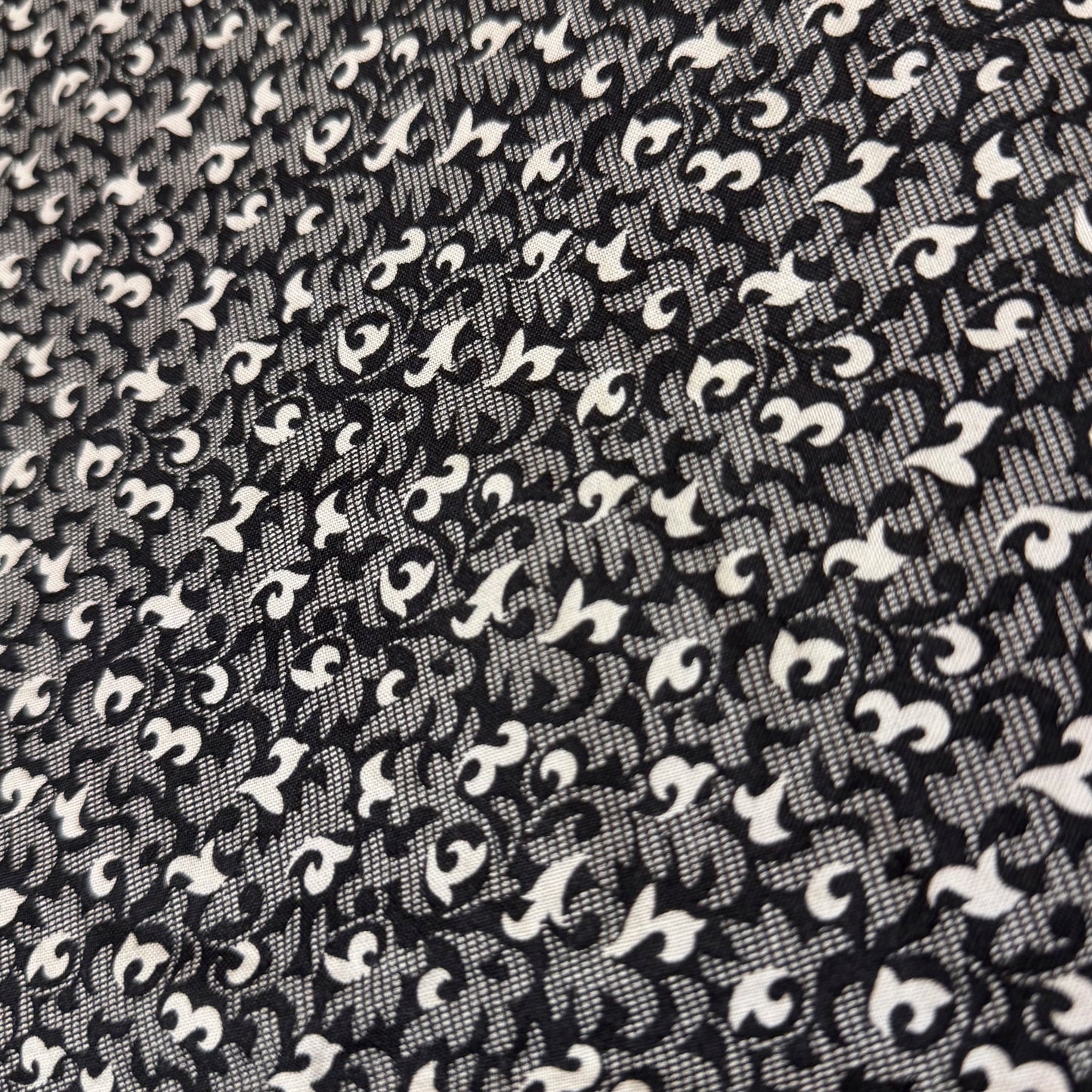 2 1/2 Yds x 44" Black and White Leafy Swirl Cotton Fabric