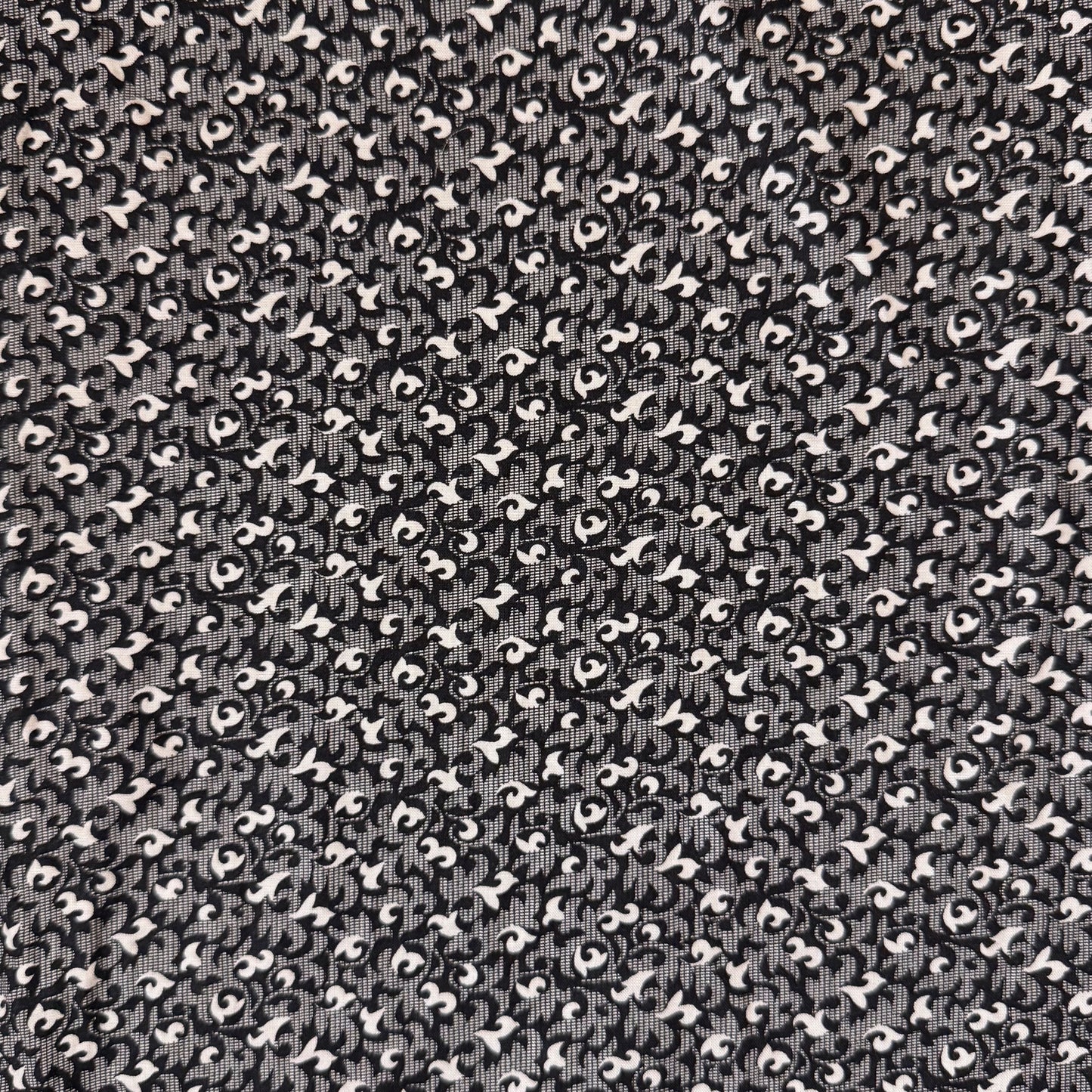 2 1/2 Yds x 44" Black and White Leafy Swirl Cotton Fabric